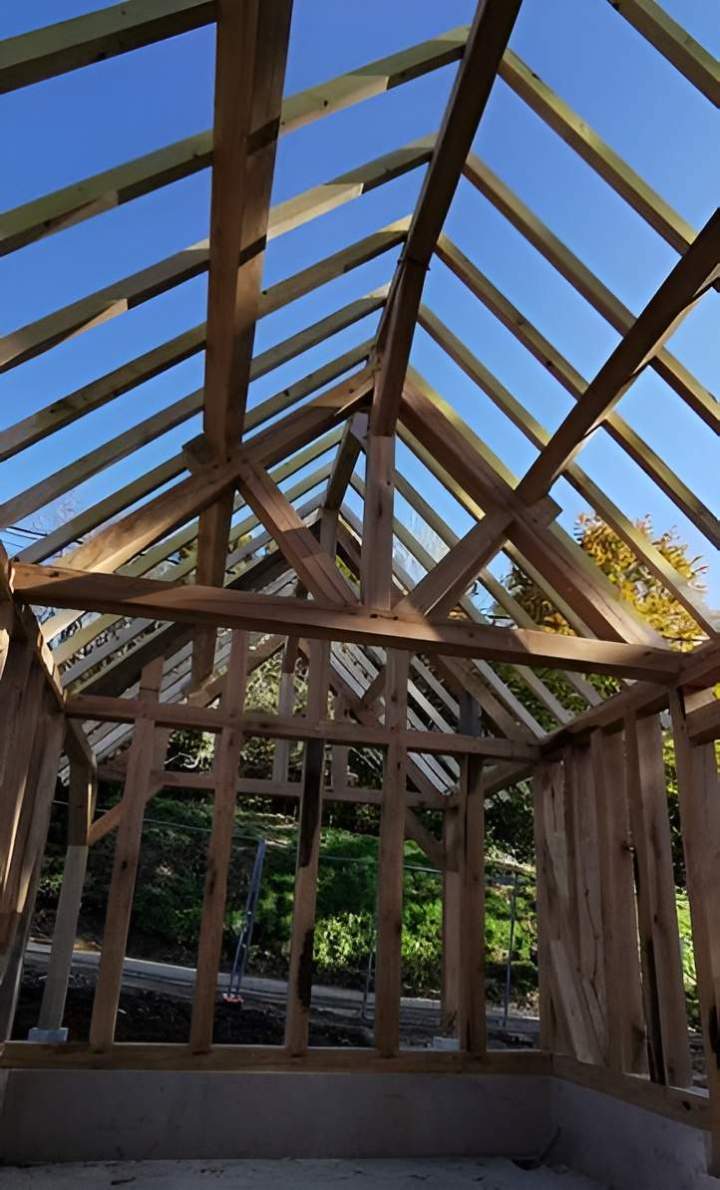 Nous réalisons des travaux de charpente en neuf ou en rénovation en adéquation avec vos besoins 